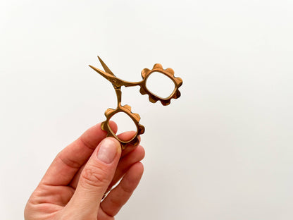Small flower scissors, tiny needlecraft scissors: Gold