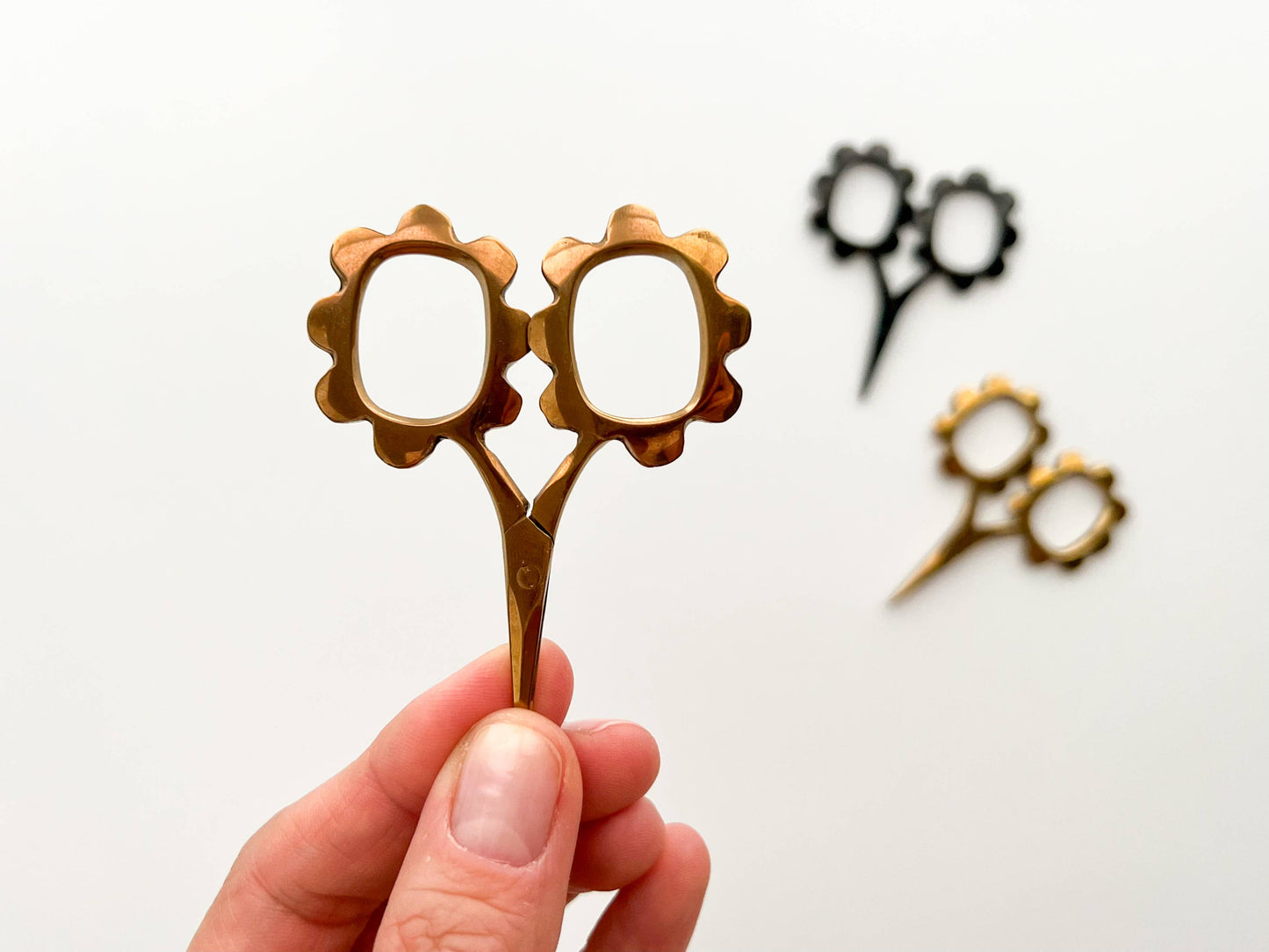 Small flower scissors, tiny needlecraft scissors: Black