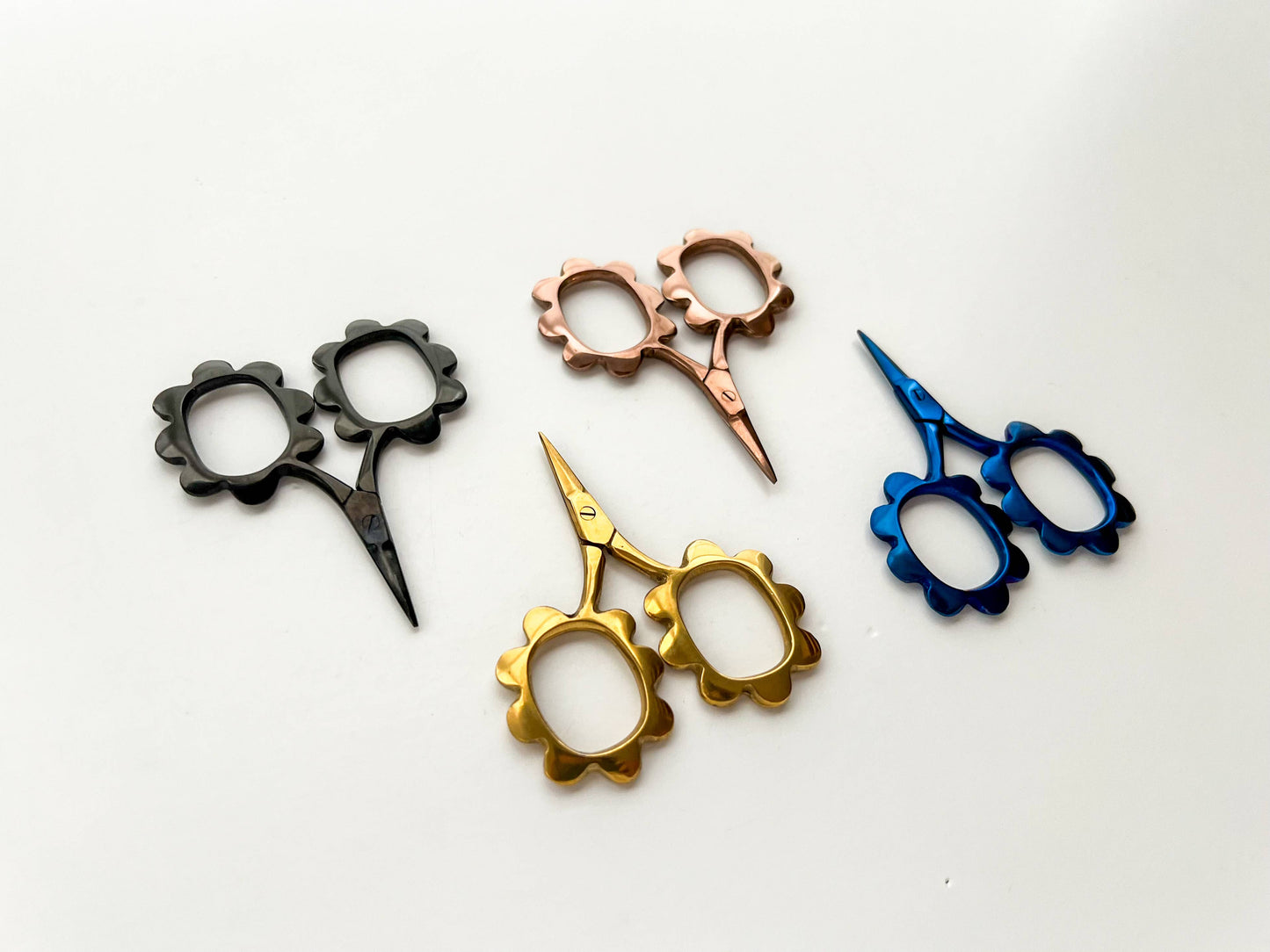 Small flower scissors, tiny needlecraft scissors: Gold