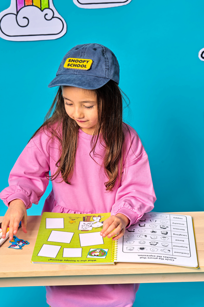 OOLY x Peanuts: Activity Travel Kit & 4 Double-Ended Markers
