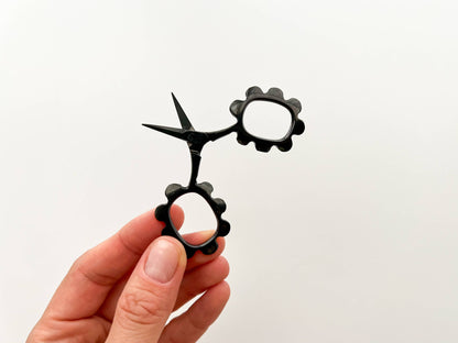 Small flower scissors, tiny needlecraft scissors: Black