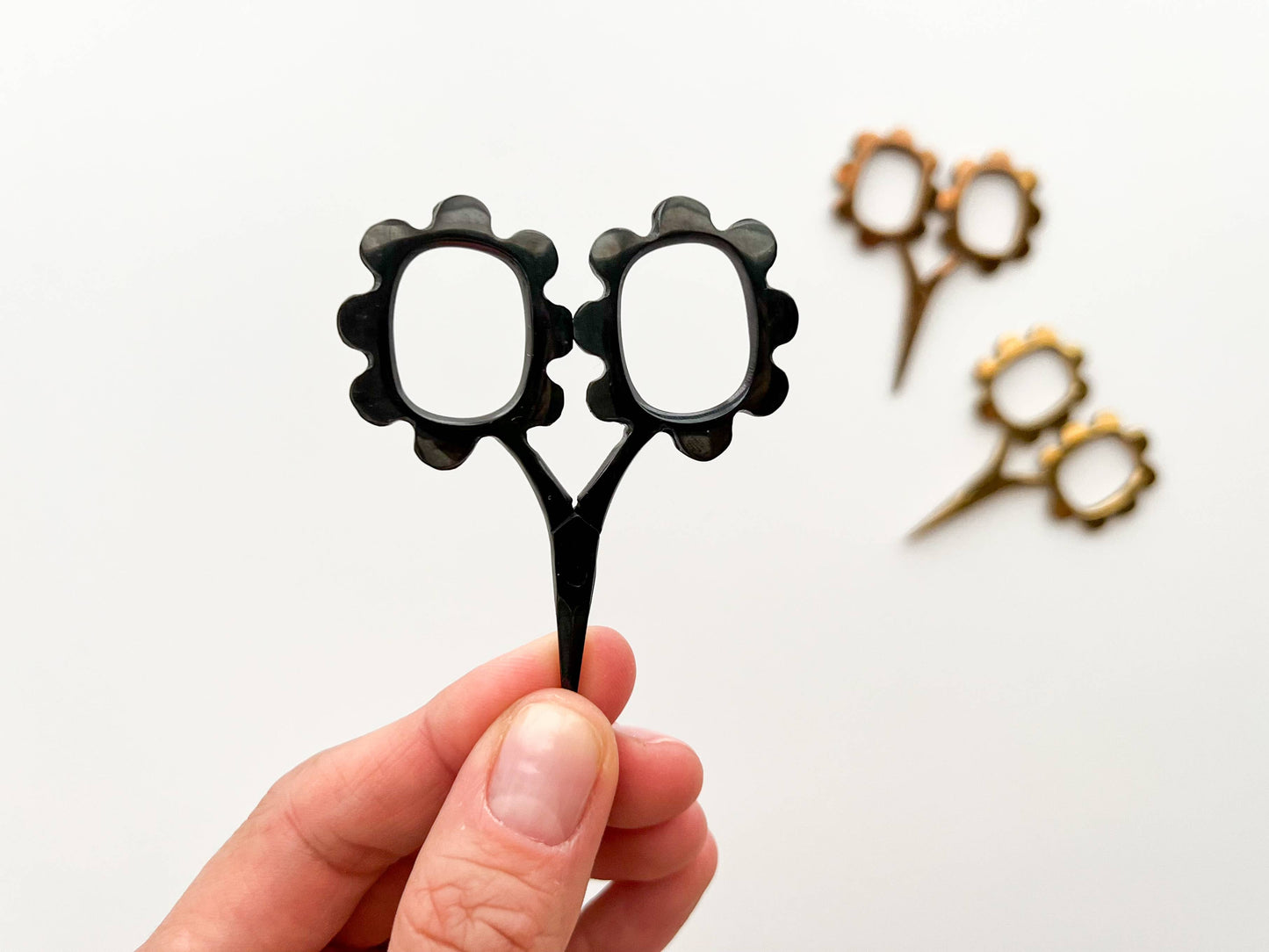 Small flower scissors, tiny needlecraft scissors: Black