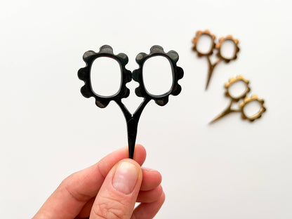 Small flower scissors, tiny needlecraft scissors: Black