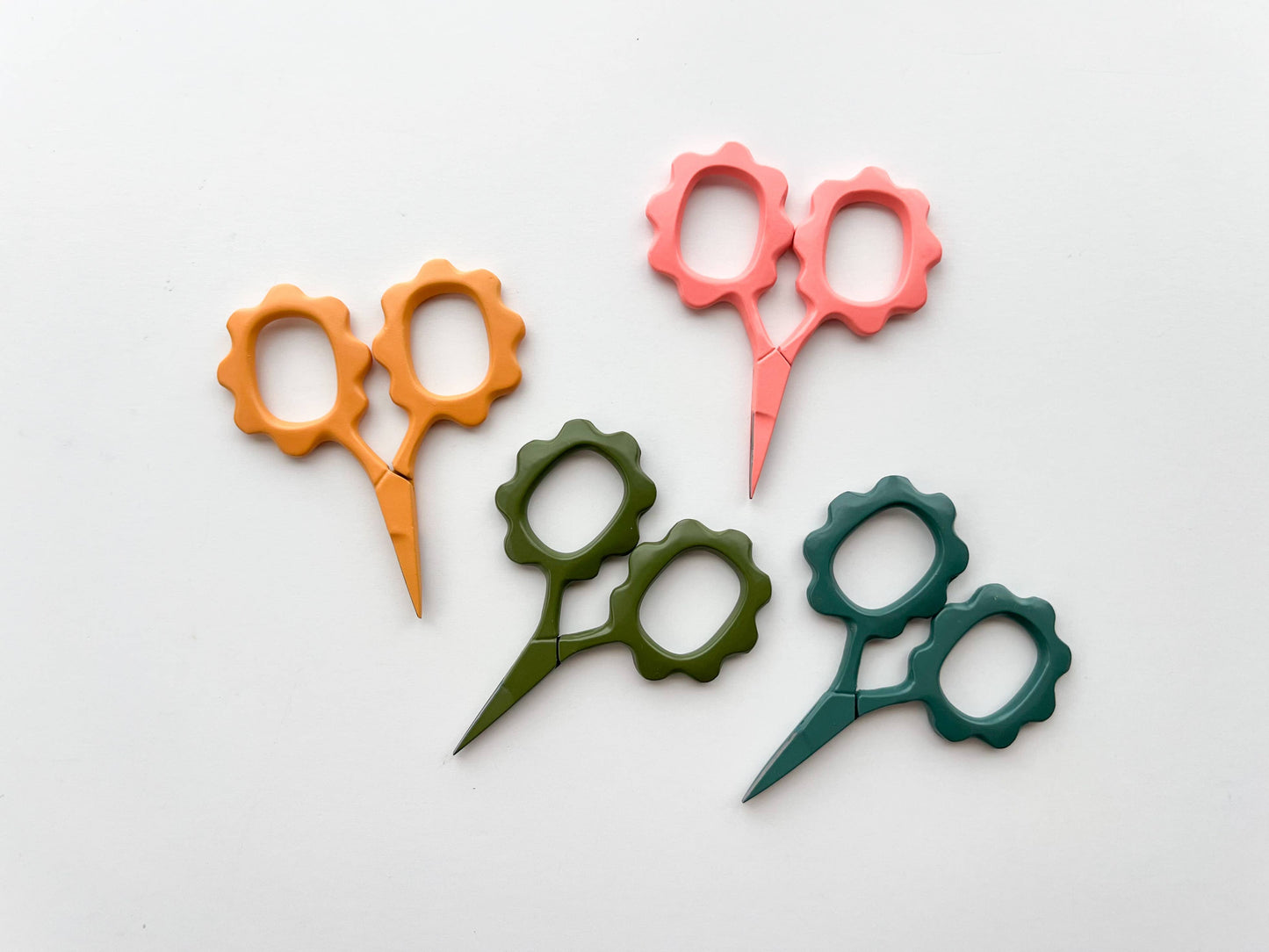 Small Flower scissors, tiny embroidery scissors: Barbie Pink