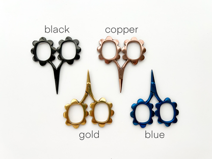 Small flower scissors, tiny needlecraft scissors: Gold