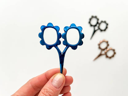 Small flower scissors, tiny needlecraft scissors: Black
