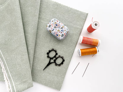 Small flower scissors, tiny needlecraft scissors: Black