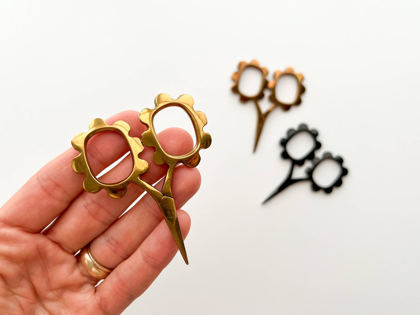Small flower scissors, tiny needlecraft scissors: Black