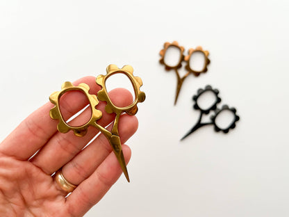 Small flower scissors, tiny needlecraft scissors: Black