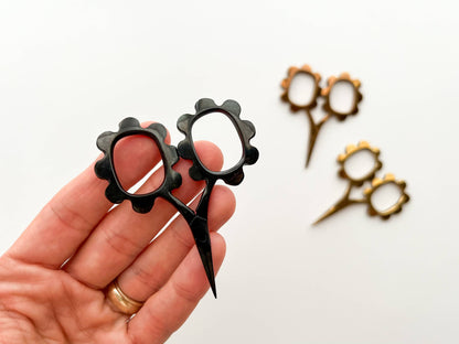 Small flower scissors, tiny needlecraft scissors: Black