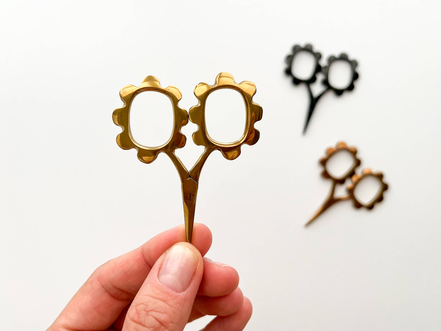 Small flower scissors, tiny needlecraft scissors: Gold