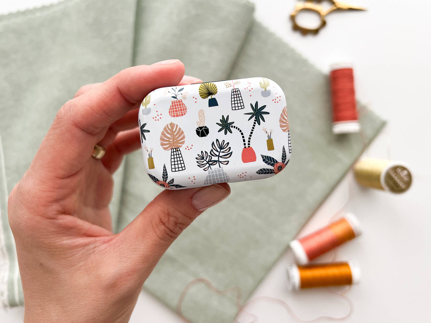 Magnetic needle tin, floral needle case, needle keeper
