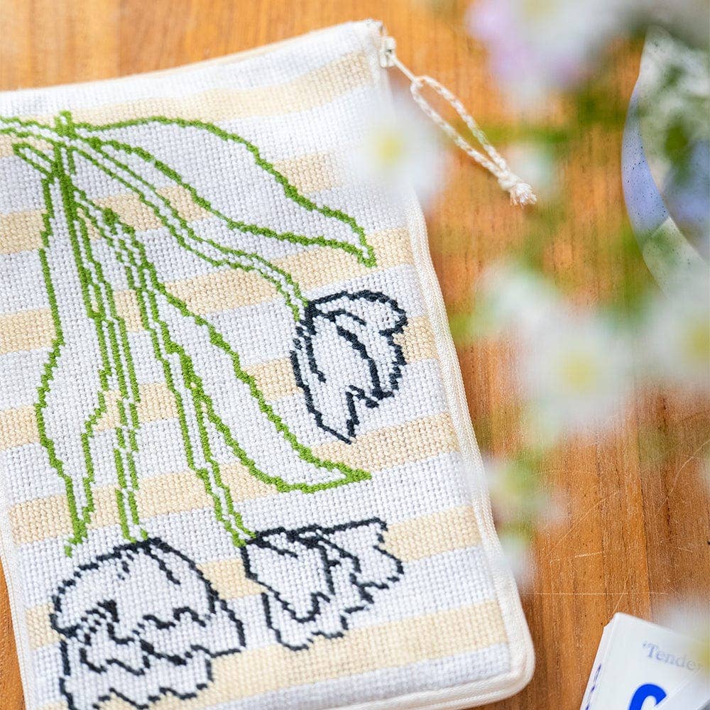 Les Tulips- Needlepoint Kit
