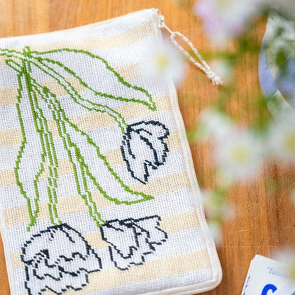 Les Tulips- Needlepoint Kit