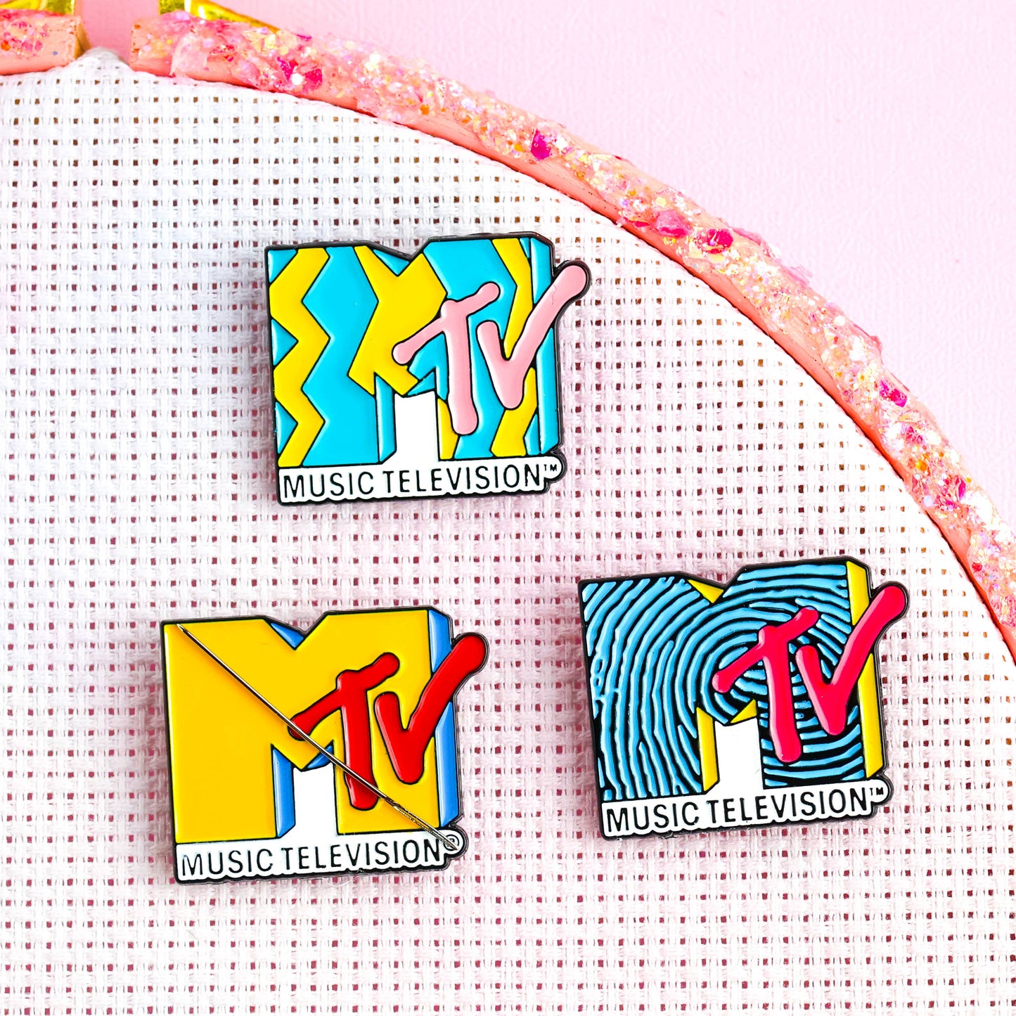 MTV Needle Minder Magnet: Wavy M